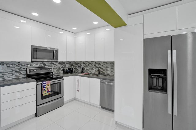 5 of 33 - 1605 Nw 7th Ter, Fort Lauderdale, FL