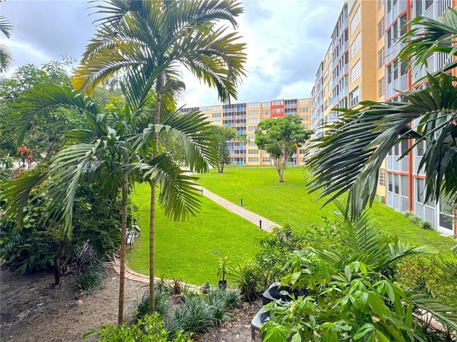3 of 12 - 1750 Ne 191st St 224-4, Miami, FL