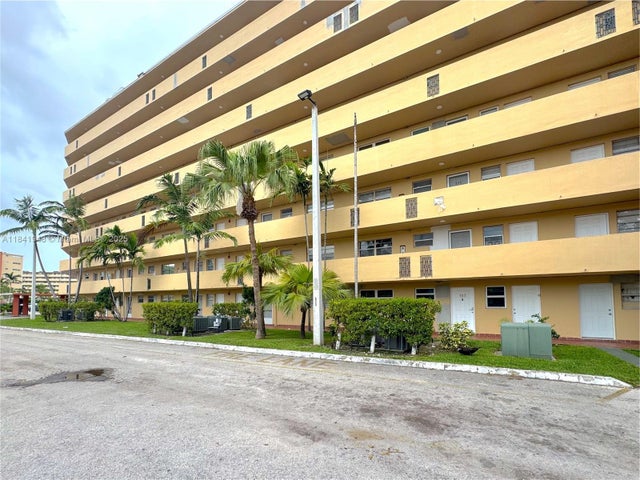 5 of 12 - 1750 Ne 191st St 224-4, Miami, FL