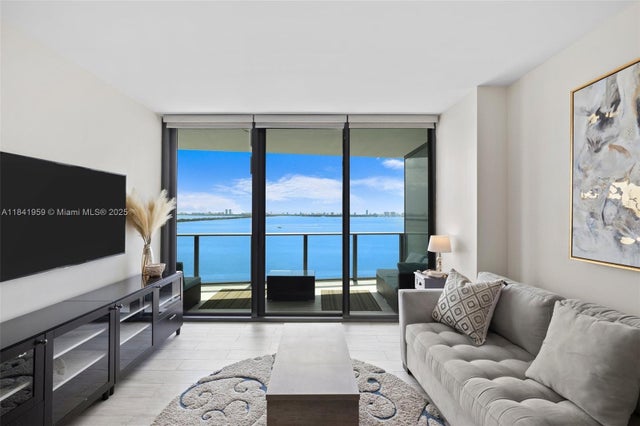 5 of 39 - 460 Ne 28th St 1605, Miami, FL