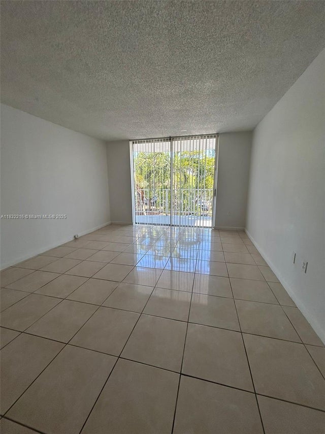 1 of 9 - 496 Nw 165th St Rd D-310, Miami, FL