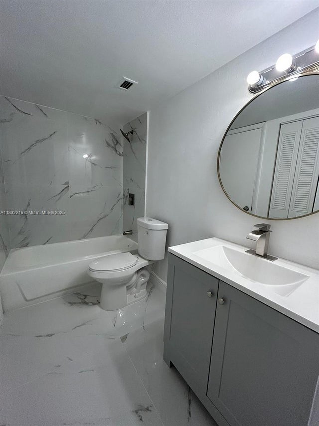 5 of 9 - 496 Nw 165th St Rd D-310, Miami, FL