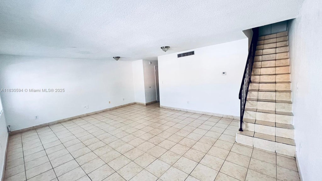 1305 W 53rd St 406, Hialeah