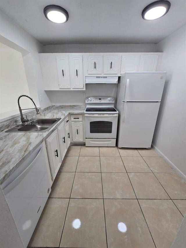 1 of 11 - 486 Nw 165th St Rd B-306, Miami, FL
