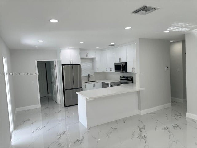 5 of 15 - 1130 Sw 47th Ave, Plantation, FL