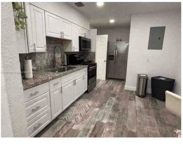 3 of 38 - 100 Nw 8th Ave, Hallandale Beach, FL