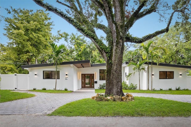 2 of 38 - 2180 Ne 190th Ter, Miami, FL