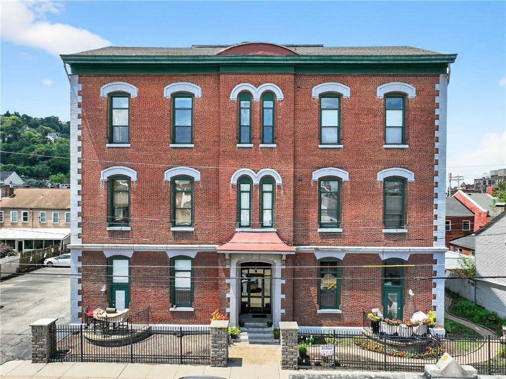 120 15th Street 203, South Side