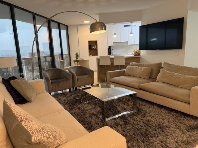 2 of 26 - 3610 Yacht Club Dr 713, Aventura, FL