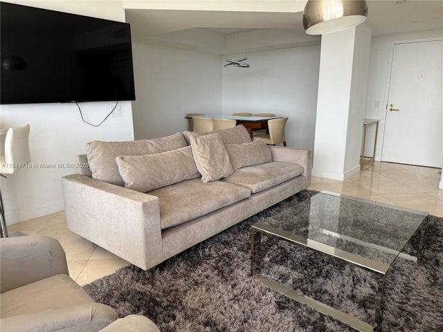 3 of 26 - 3610 Yacht Club Dr 713, Aventura, FL