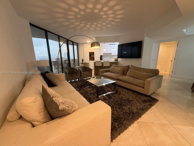 3 of 26 - 3610 Yacht Club Dr 713, Aventura, FL