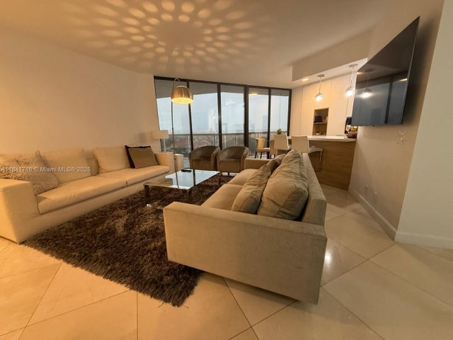 4 of 26 - 3610 Yacht Club Dr 713, Aventura, FL