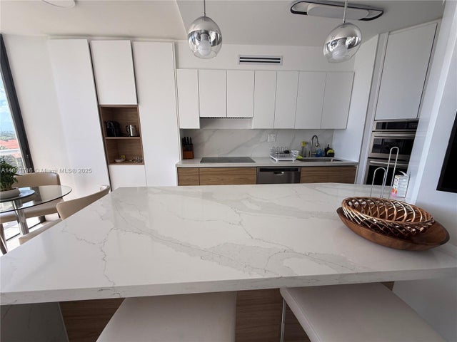 5 of 26 - 3610 Yacht Club Dr 713, Aventura, FL