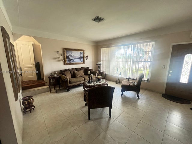 3 of 11 - 3435 Nw 80th St, Miami, FL
