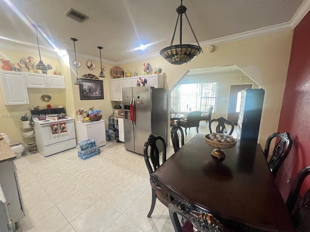 4 of 11 - 3435 Nw 80th St, Miami, FL