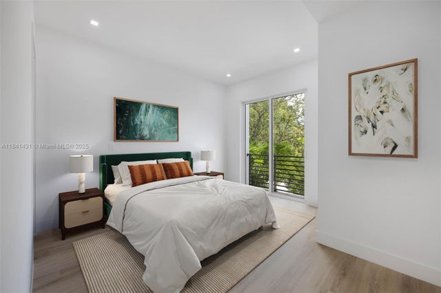 3 of 30 - 3162 Plaza St, Coconut Grove, FL