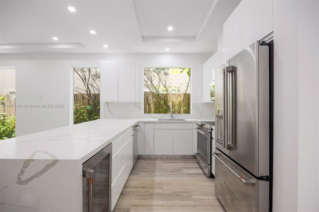 5 of 30 - 3162 Plaza St, Coconut Grove, FL