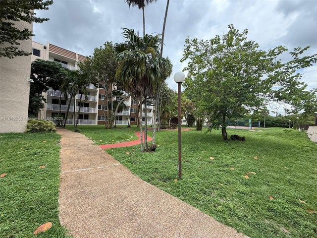 5 of 14 - 6930 Miami Gardens Dr 1-217a, Hialeah, FL