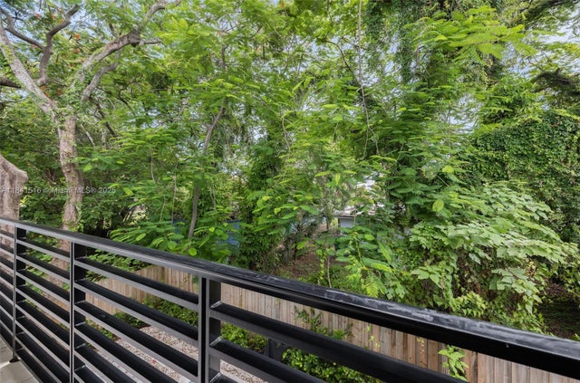 2 of 30 - 3164 Plaza St, Coconut Grove, FL