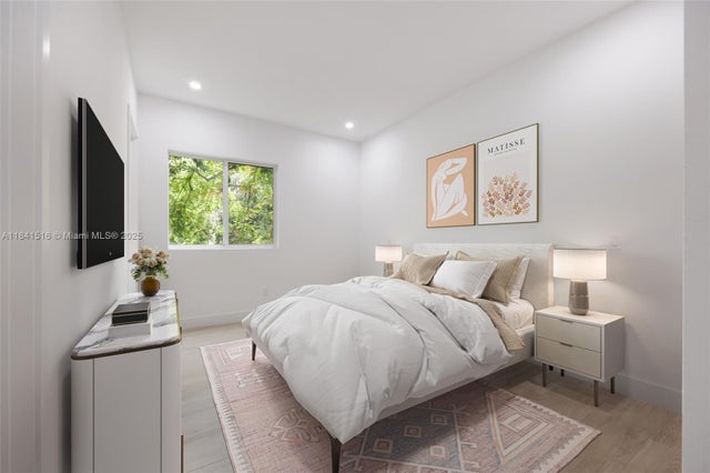 3 of 30 - 3164 Plaza St, Coconut Grove, FL