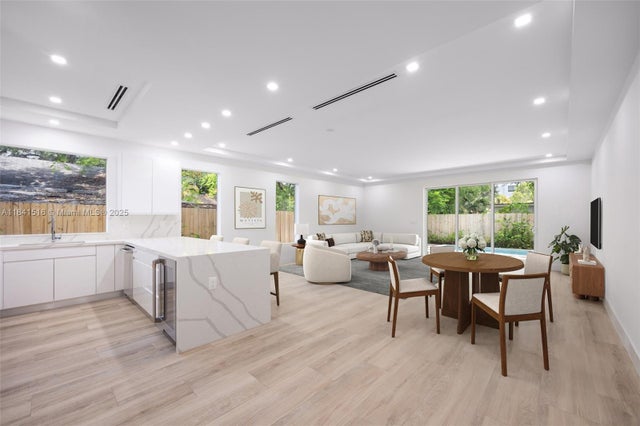4 of 30 - 3164 Plaza St, Coconut Grove, FL