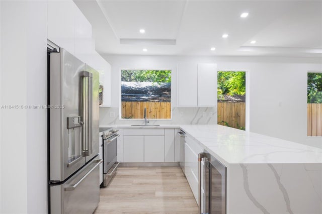 5 of 30 - 3164 Plaza St, Coconut Grove, FL