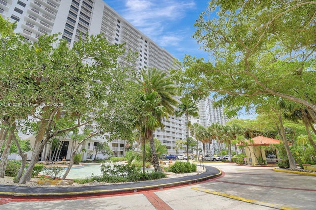 2 of 3 - 210 174th St 1617, Sunny Isles Beach, FL