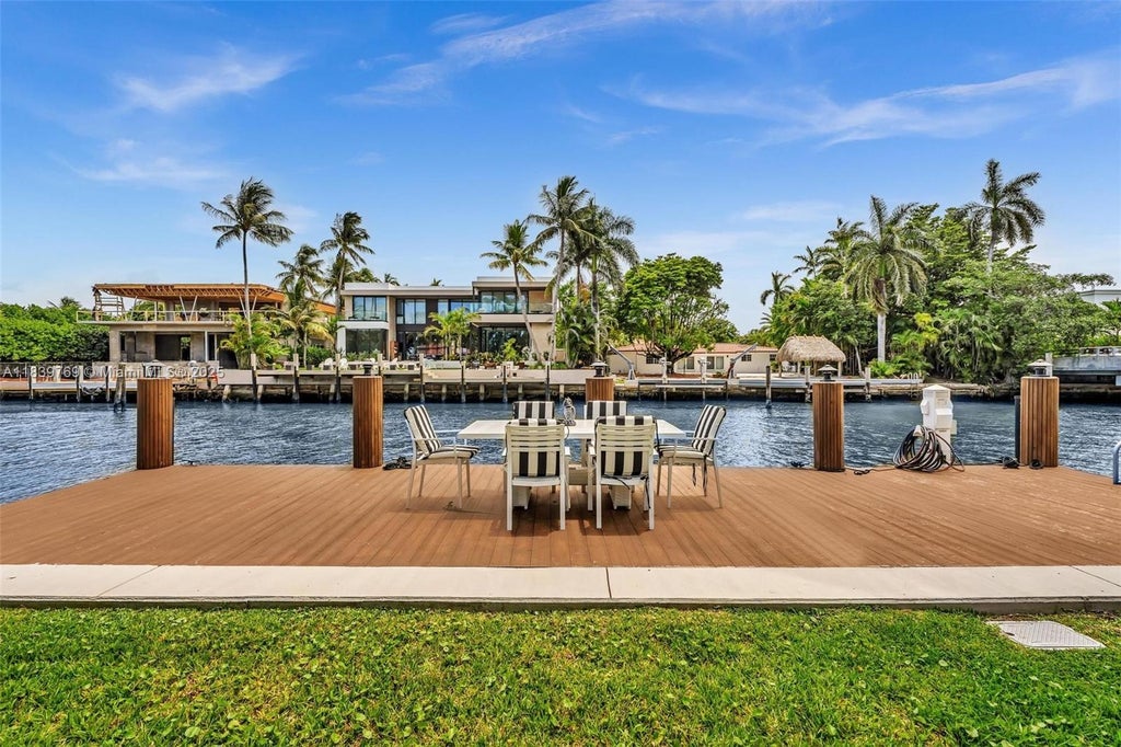 924 Belle Meade Island Dr, Miami