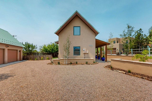 1701 W Alameda, Santa Fe