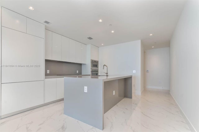 3 of 31 - 700 Ne 24 St 5005, Miami, FL