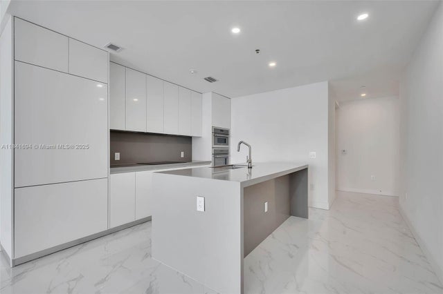 4 of 35 - 700 Ne 24 St 5005, Miami, FL