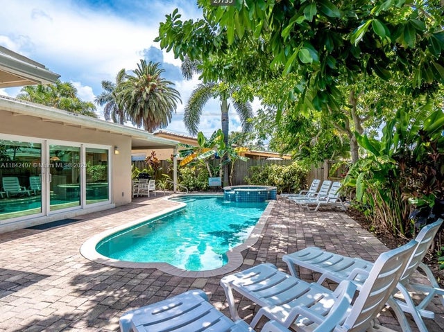 1 of 27 - 906 N 13th Ave, Hollywood, FL