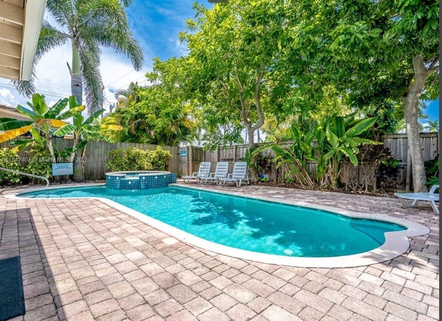 2 of 27 - 906 N 13th Ave, Hollywood, FL