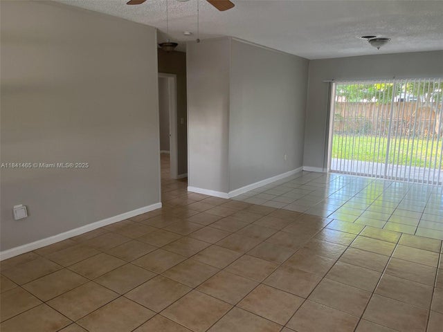 4 of 38 - 7420 N Farragut St, Hollywood, FL
