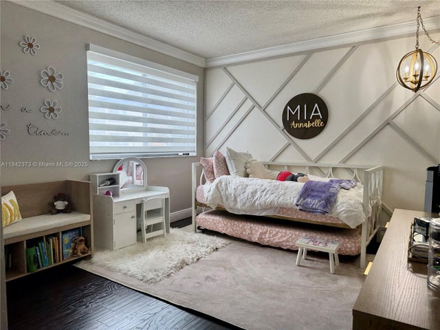 2 of 28 - 185 Lakeview Dr 101, Weston, FL