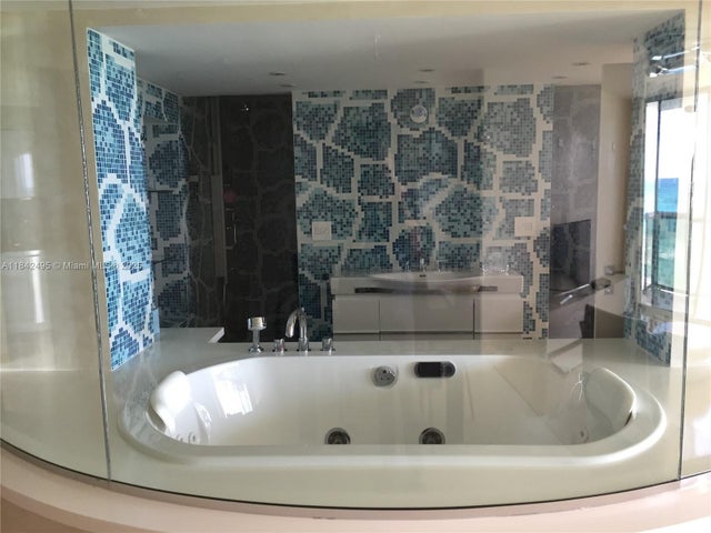 4 of 12 - N/A, Miami Beach, FL