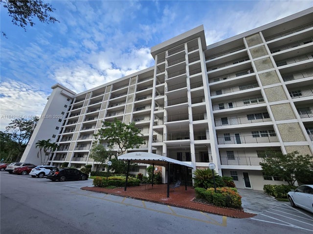1 of 26 - 3250 N Palm Aire Dr 103, Pompano Beach, FL