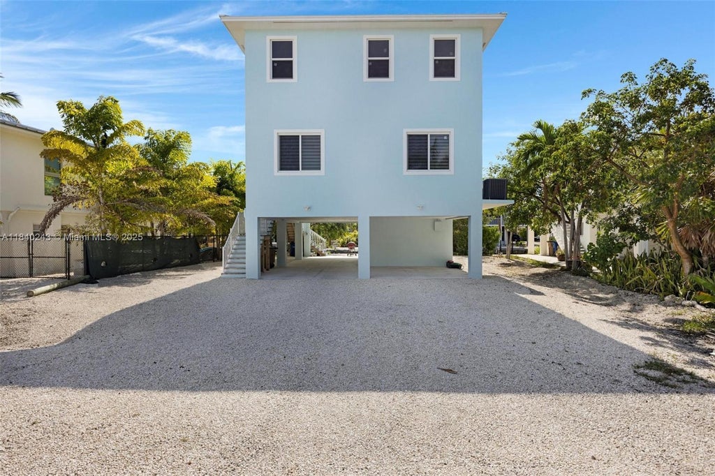 142 Peg Leg Ln, Lower Keys