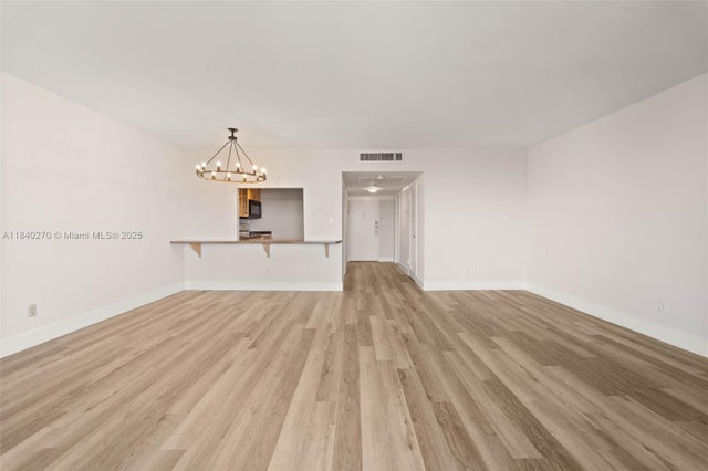 4 of 27 - 5401 Collins Ave 629, Miami Beach, FL