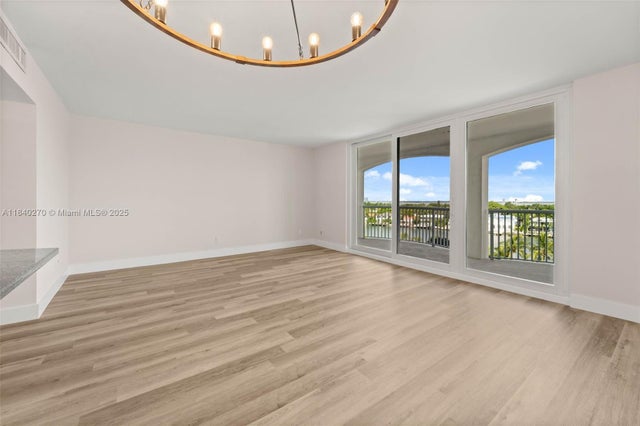5 of 27 - 5401 Collins Ave 629, Miami Beach, FL