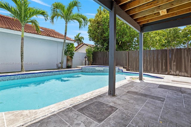 2 of 40 - 17532 Nw 61st Ct N, Hialeah, FL