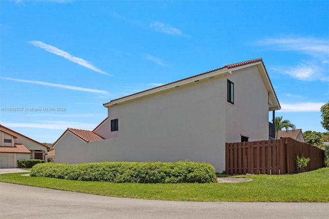 4 of 40 - 17532 Nw 61st Ct N, Hialeah, FL