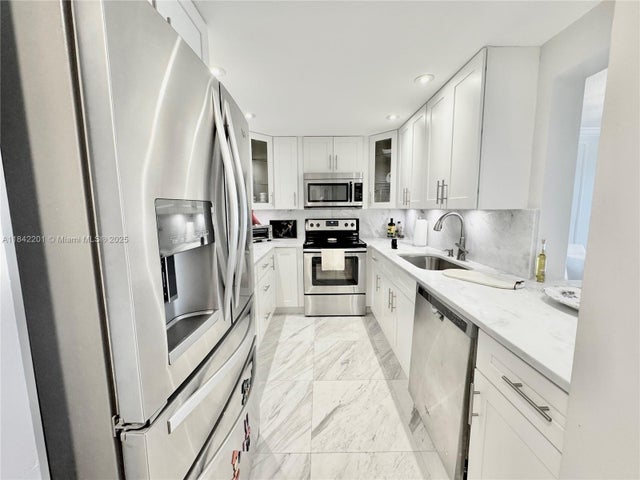 1 of 29 - 1400 Sheridan St 23j, Hollywood, FL