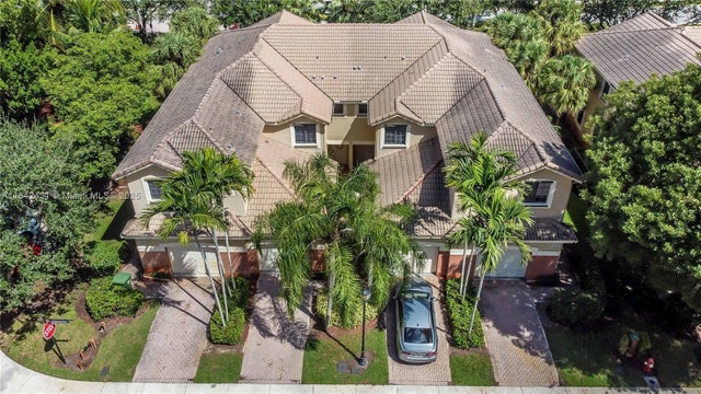 1 of 37 - 4333 Vineyard Cir, Weston, FL