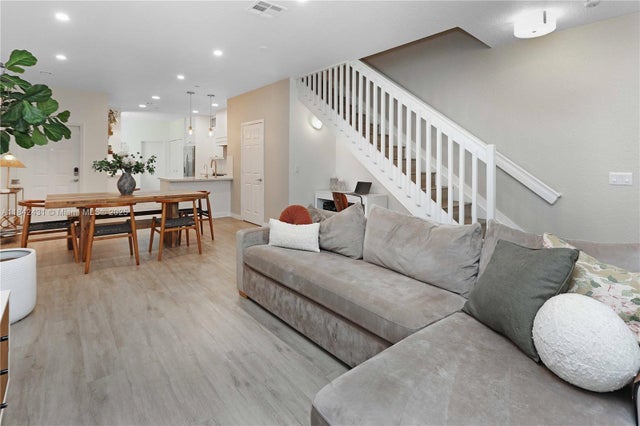 4 of 37 - 4333 Vineyard Cir, Weston, FL
