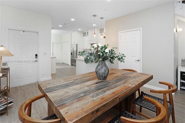 5 of 37 - 4333 Vineyard Cir, Weston, FL