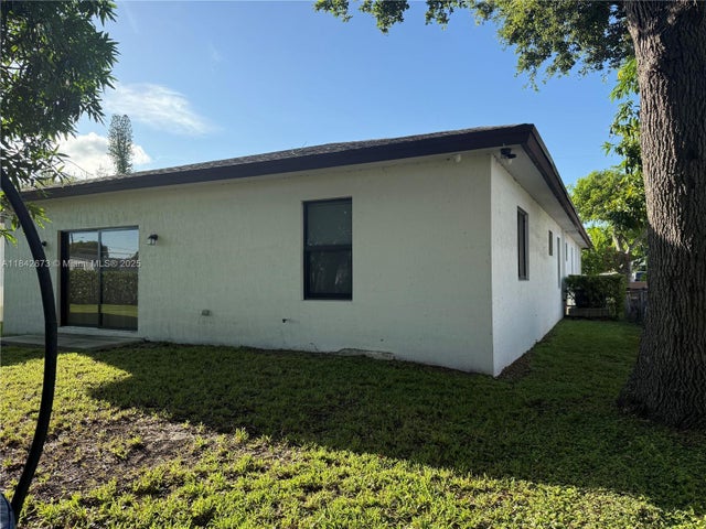 4 of 17 - 5140 Sw 24th St, West Park, FL
