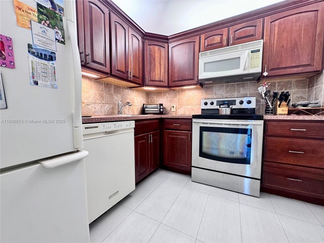 2 of 17 - 20500 W Country Club Dr 210, Aventura, FL