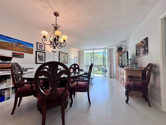 5 of 17 - 20500 W Country Club Dr 210, Aventura, FL