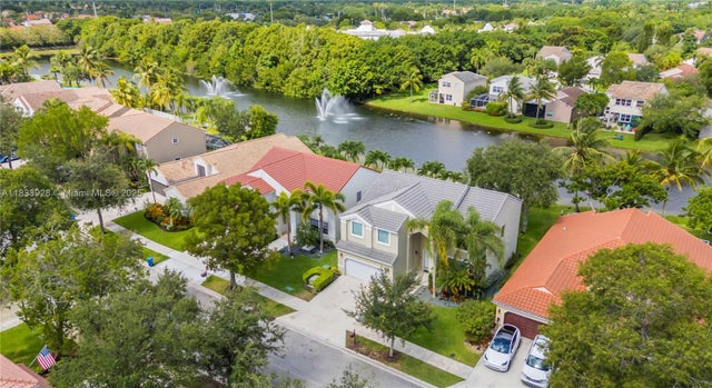 2 of 50 - 325 Cameron Dr, Weston, FL